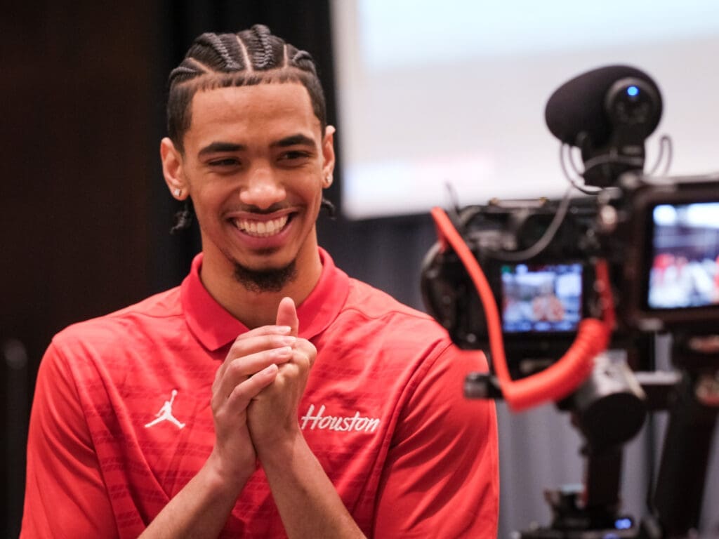 Milos Uzan Gives His Houston Teammates New Custom UH Beats Headphones For the NCAA Tournament