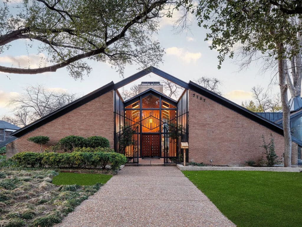 Architect Jack Morgan designed this nearly 4,200-square-foot 1966 home located in the JanMar neighborhood. (Photo by Compass RE Texas)