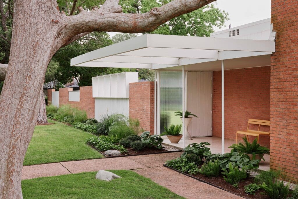 Mary Patton was awarded for the rehabilitation of the Herzog House (Photo by Max Burkhalter)