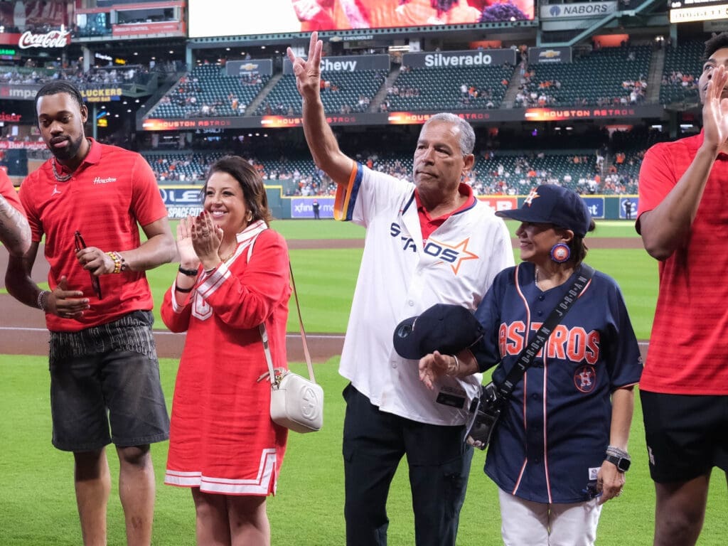 J'Wan Roberts, Lauren Sampson, Kelvin Sampson and Chase McCarty enjoy the UH basketball tribute from the Astros. (Photo by F. Carter Smith)