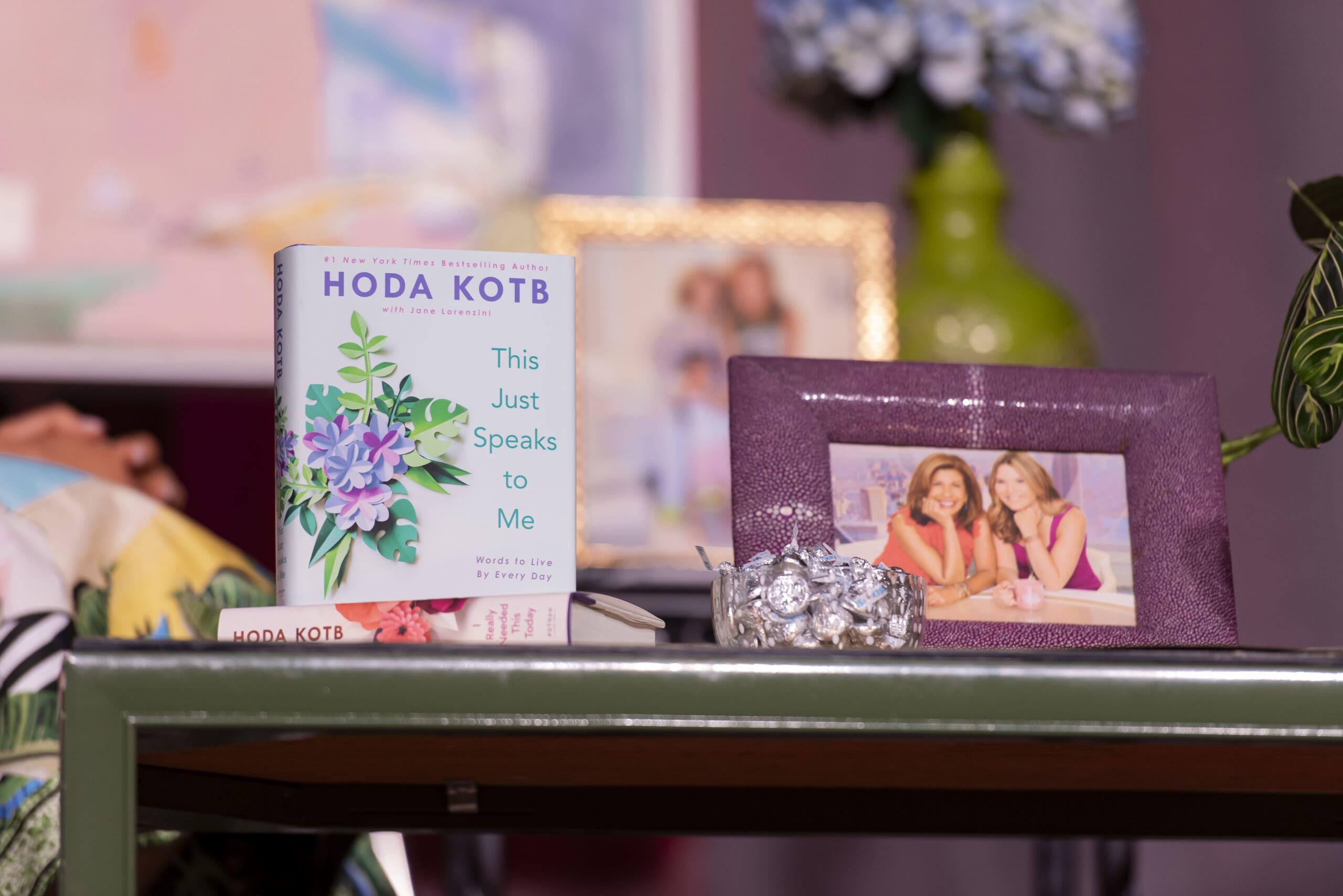 Chick Lit Luncheon featured speaker Hoda Kotb’s New York Times best selling book, This Just Speaks to Me (Photo by Tamytha Cameron, Celeste Cass, Thomas Garza, and Nate Rehlander)