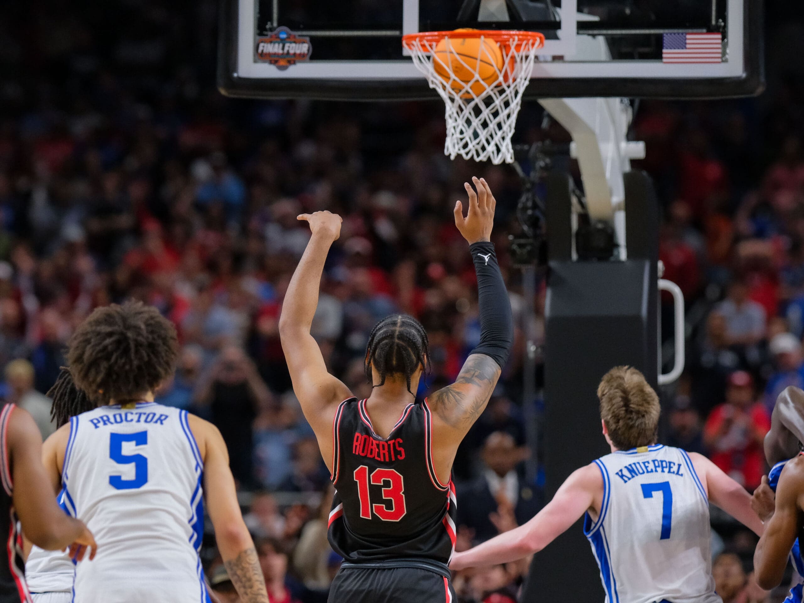 University of Houston Cougars men’s basketball team opened their 2021-2022 season with an overtime victory over the HofstraPride, complete with the presentation of a banner commemorating their trip to last season’s Final Four, Tuesday night at the Fer