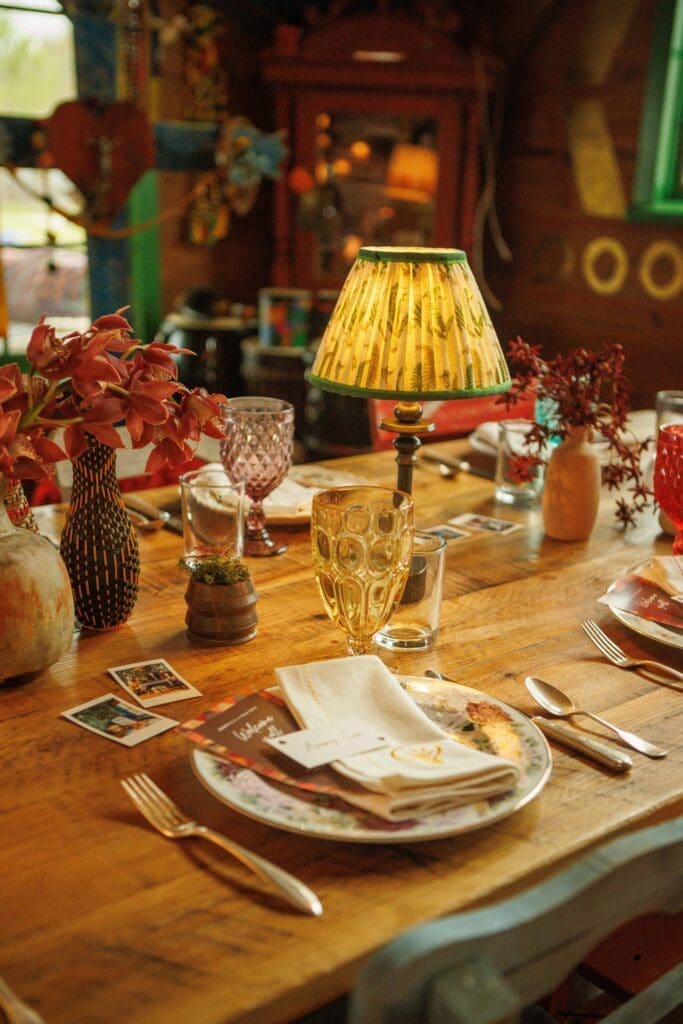 The tablescape at Rancho Pillow with lighting by Pooky.  (Photo by José Rodríguez)
