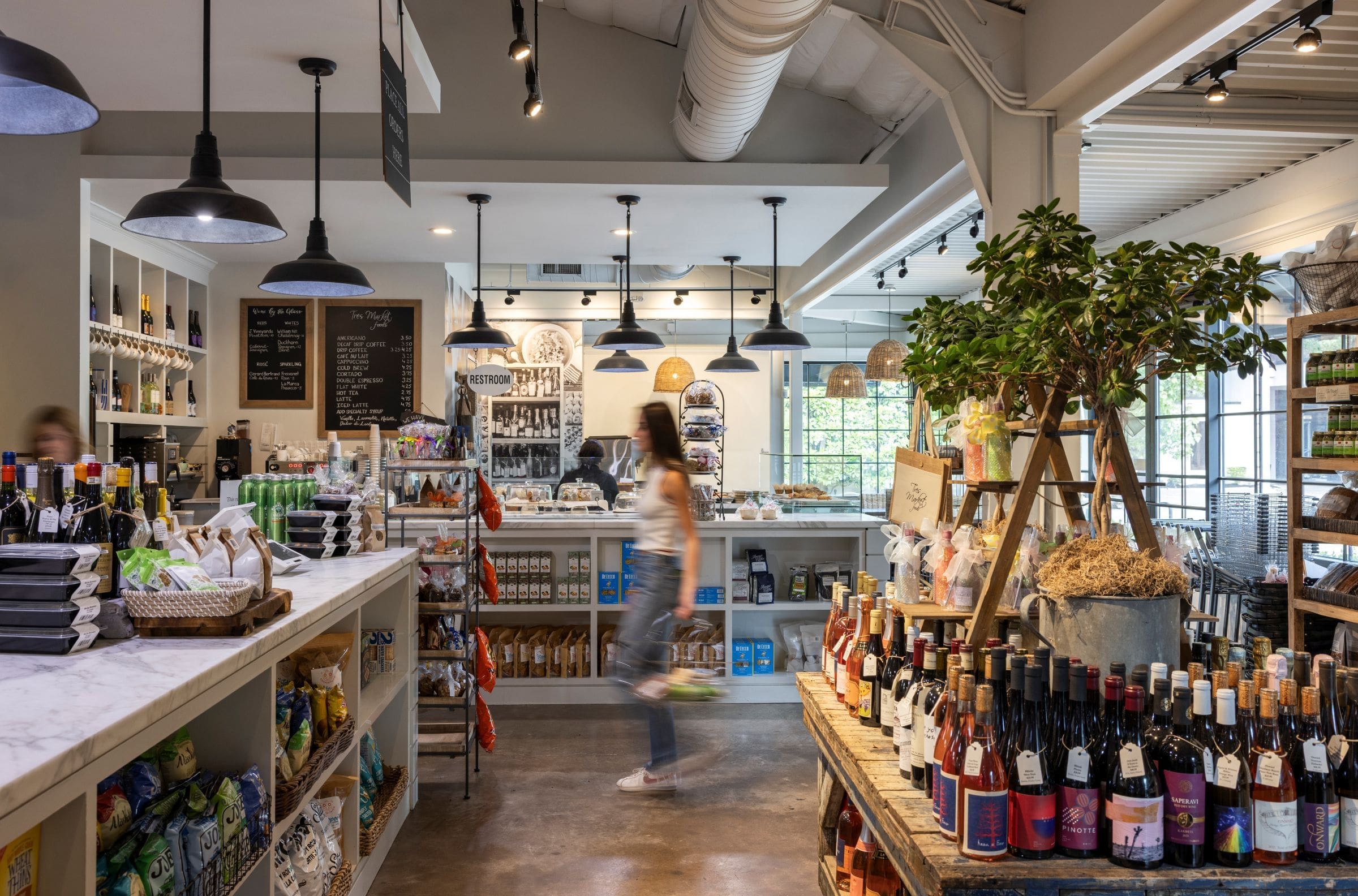 3 – Inside The Cottage Grocery River Oaks; Photo courtesy of Julie Soefer Photography (Photo by Julie Soefer)