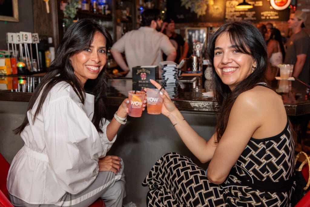 Hoots and WOW — Houston’s Hot Young Professionals Take Over The Owl Bar With a Cause