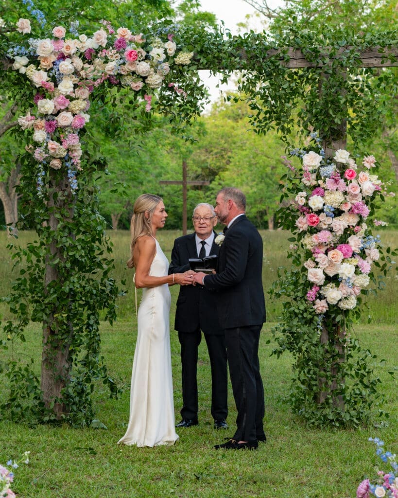 Chandelier Grove was the perfect place for Madeline McCrann and Toby Potter to bring their families together. (Photo by Jen Durst for Jen Elizabeth Photography)