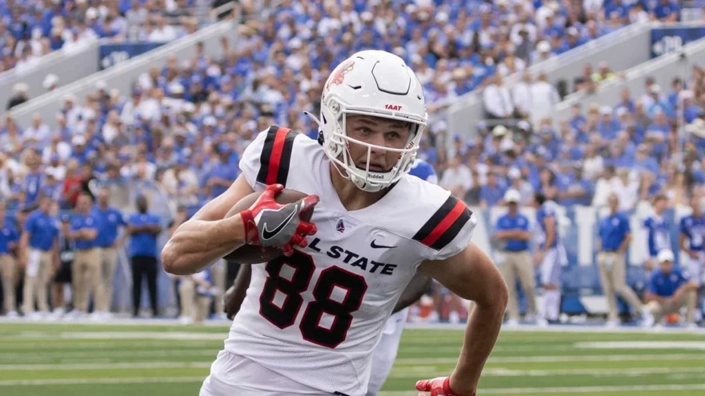 Beast-Mode Tight End Tanner Koziol Gives Houston’s Offense a Fighting Chance — College Football’s Next Fascination