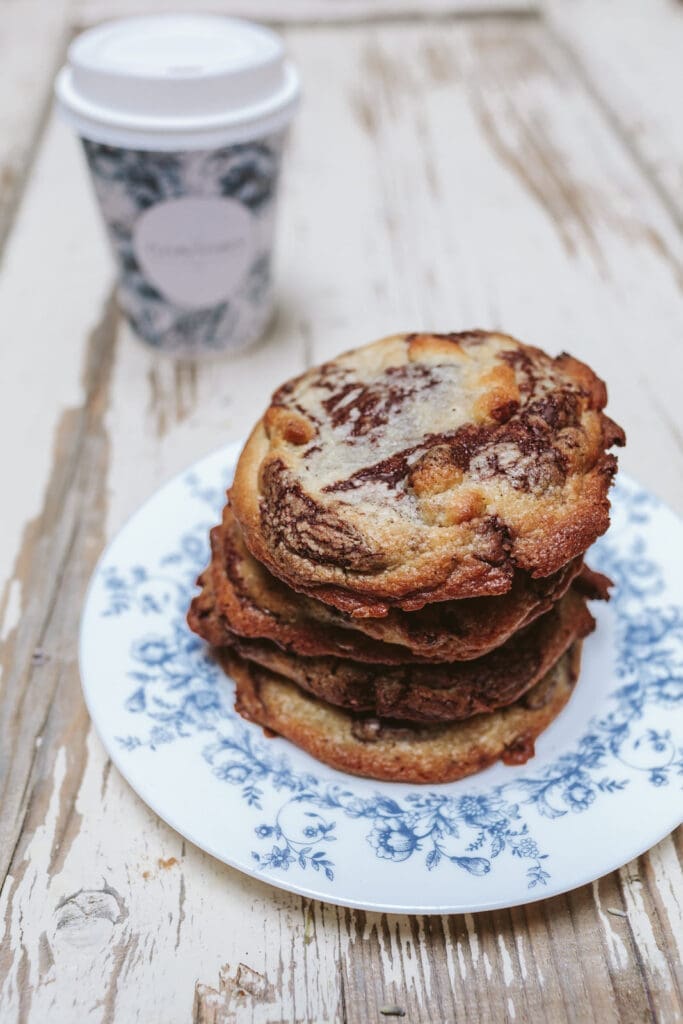 The bakery serves elegantly crafted pasties, as well as a dignified lunch and brunch. (Photo by maman)