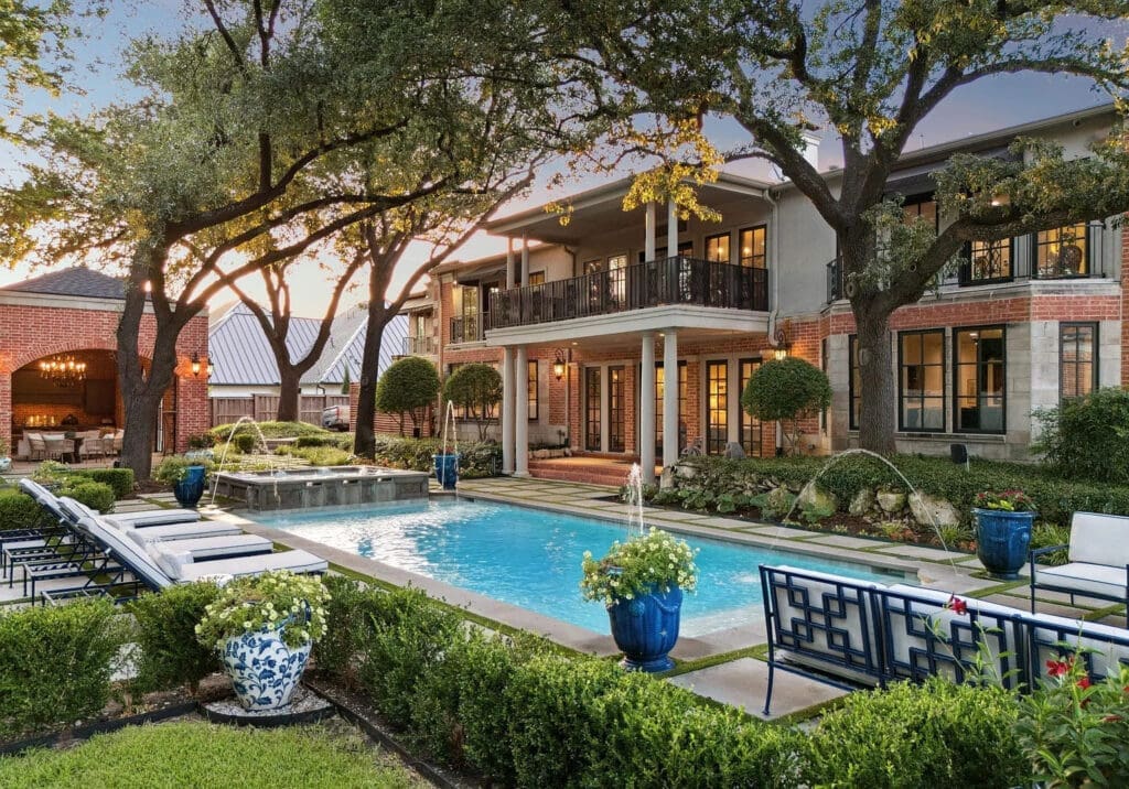 A Dallas Manse Made For Grand Entertaining Hits the Market for $5.6 Million in Old Preston Hollow