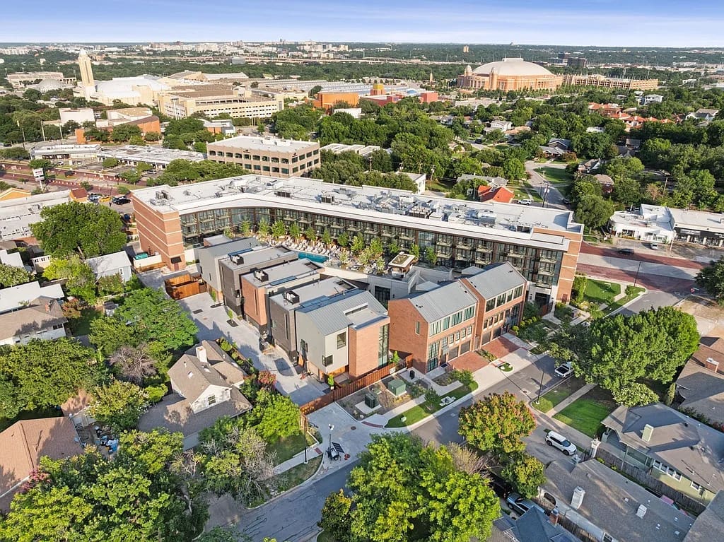 An aerial view highlights the residences’ proximity to Bowie House and Fort Worth’s Cultural District. (Courtesy)