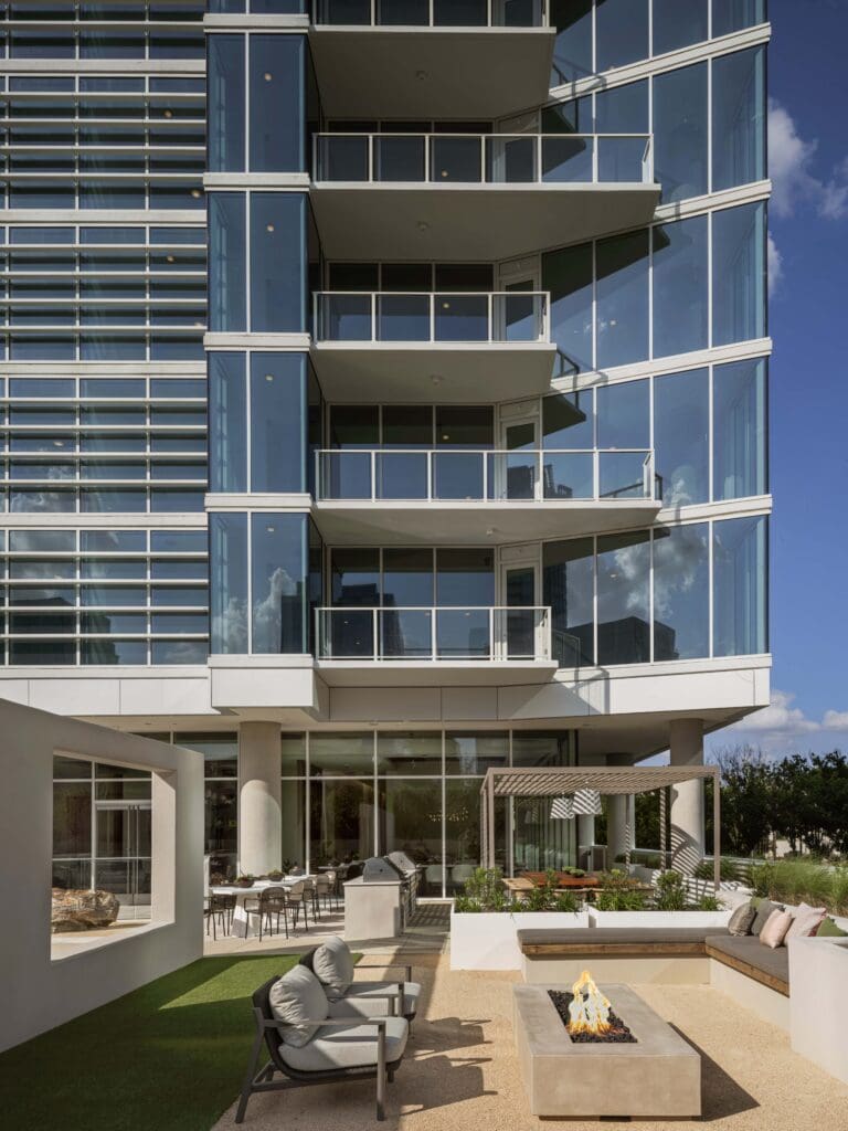 The exclusive high-rise is just a short stroll from the city’s top restaurants, including Uchi, Nuri, Fearing’s and Capital Grille.