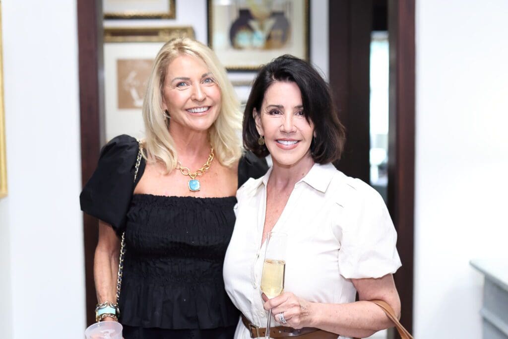 Lisa Whipple and Robin Young at the Annoushka Jewelry fête at the River Oaks home of Frances Moody Buzbee (Photo by Quy Tran)