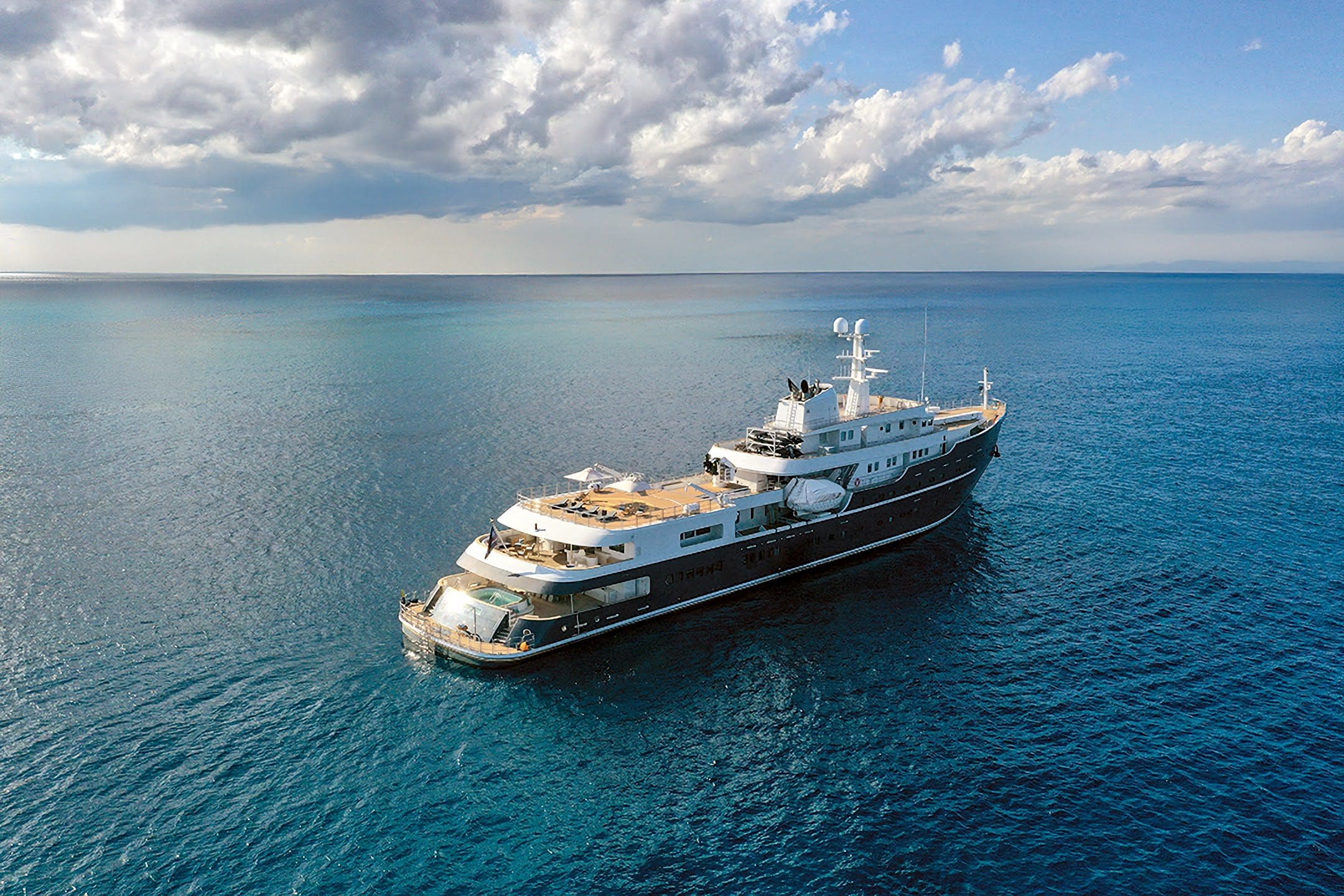 AQUA LARES SUPERYACHT AQUA EXPEDITIONS ARCTIC CIRCLE