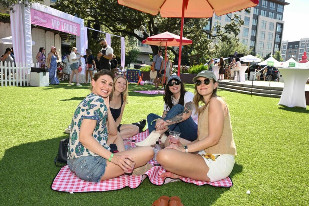 Ashley Winstead, Amanda Cotler, Mallory Winstead, Natalie Harms taking a seat at the Houston Chefs for Farmers (Photo by Jack Opatrny)