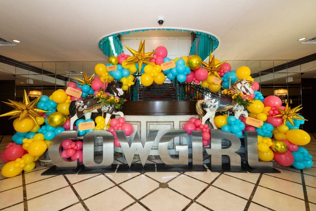 The entrance at River Crest Country Club in Fort Worth (Photo by Sharon Ellman)