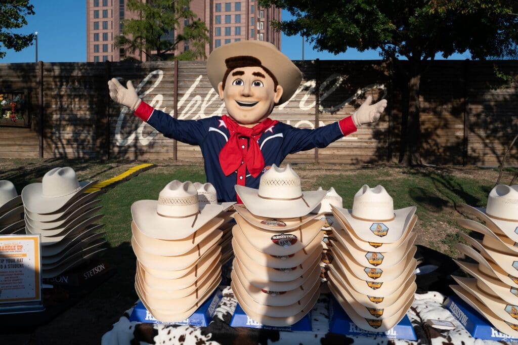 'Lil Tex with Stetson hats (Photo by State Fair of Texas)