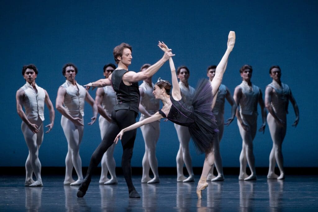 Houston Ballet Principals Yuriko Kajiya and Aaron Robison with Artists of Houston Ballet in Stanton Welch’s "Vi et Animo" (Photo by Alana Campbell. Courtesy Houston Ballet.)