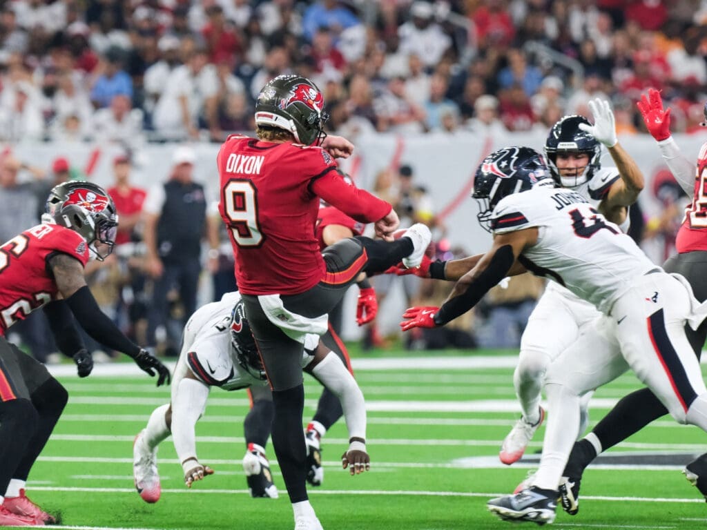 Houston Texans special teamer E.J. Speed blocked a punt against the Bucs. (Photo by F. Carter Smith)