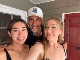 Former University of Houston player turned Super Bowl champion Glenn Cadrez sees himself as a dad not a hero. (@glenncadrez)