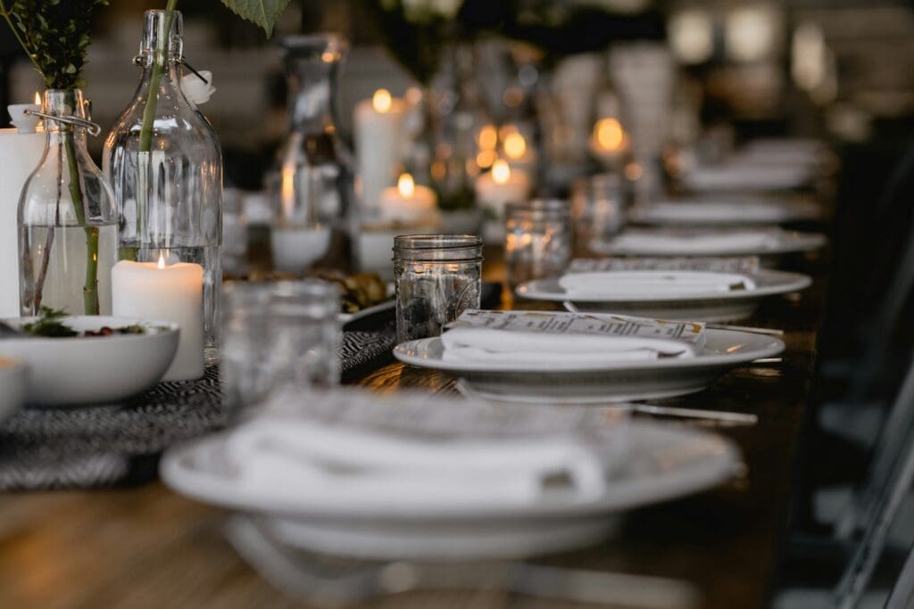 In her recurring column, “Social in Security,” modern etiquette ambassador and Bell’INVITO founder Heather Wiese walks us through a list of trusted tips you can rely on. Today’s topic: dinner party dynamics.