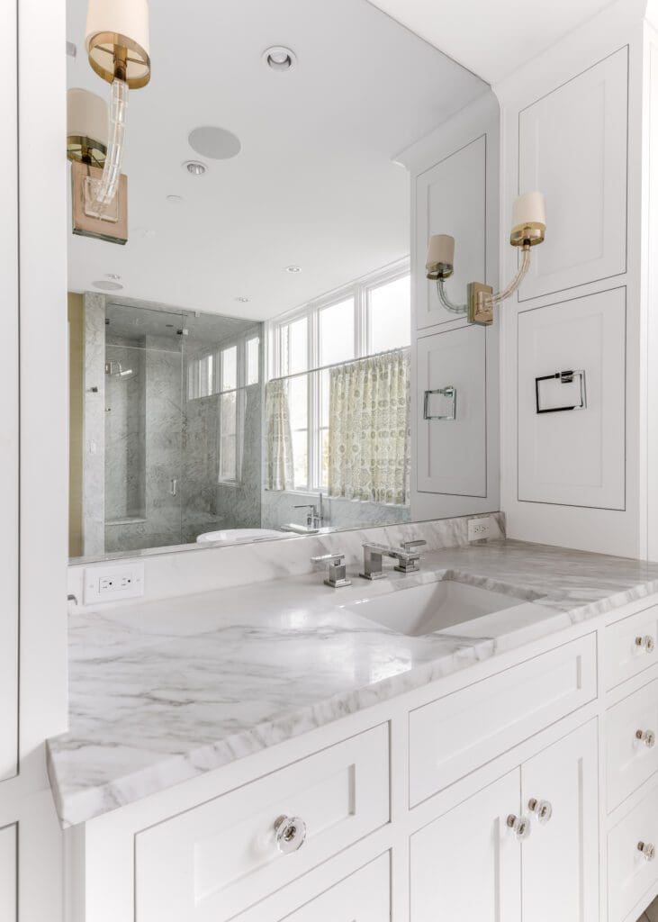 3915 Southwestern Blvd is refined elegance in every room.