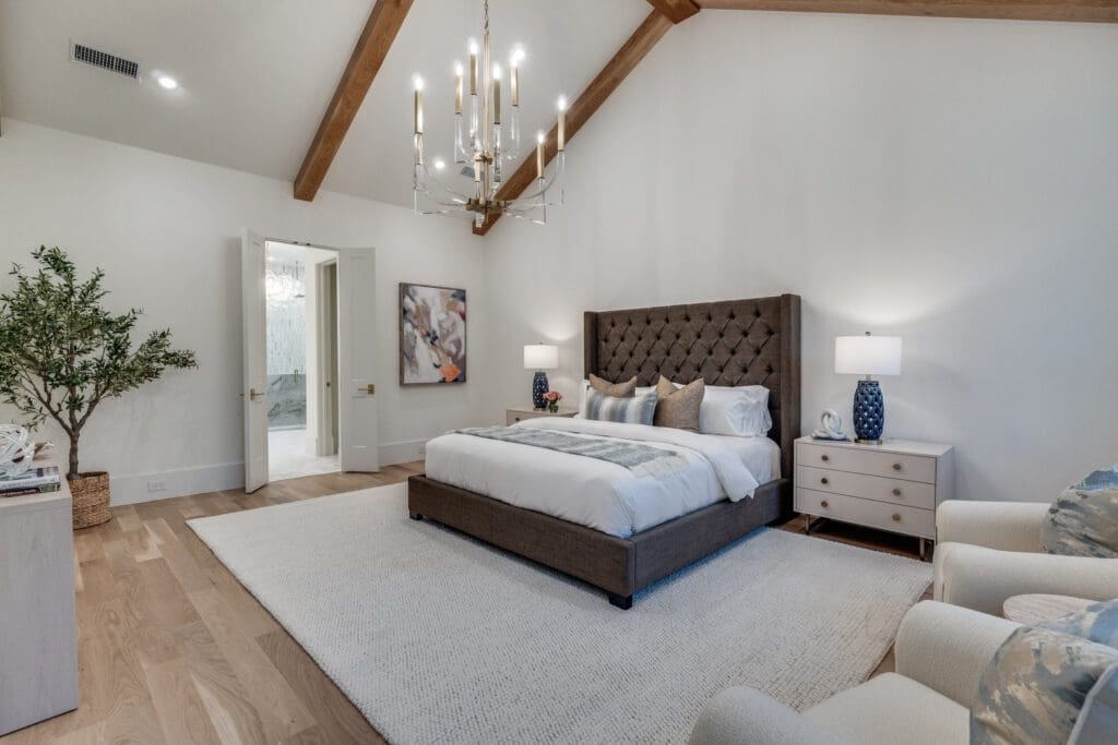 No two rooms are alike in 4024 Marquette.