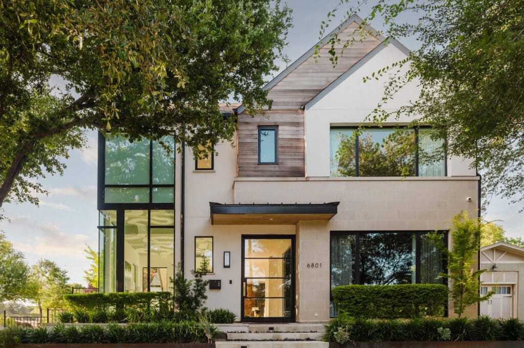 6801 La Vista Drive is a newly constructed home designed by Richard Drummond Davis.