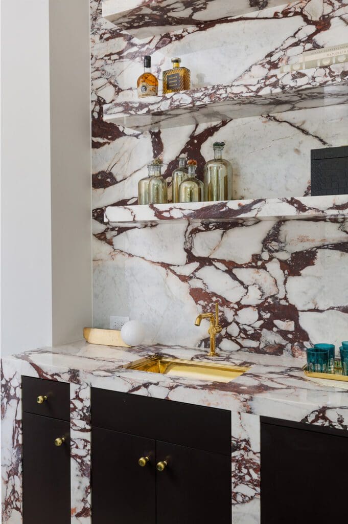 From seasoned countertop installers to creative interior designers to meticulous homeowners or visionary home builders, Stratus Surfaces helps everyone bring dreams to life.