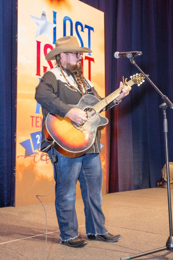 Sundance Head performs at the Texas EquuSearch evening (Photo by Jacob Power)