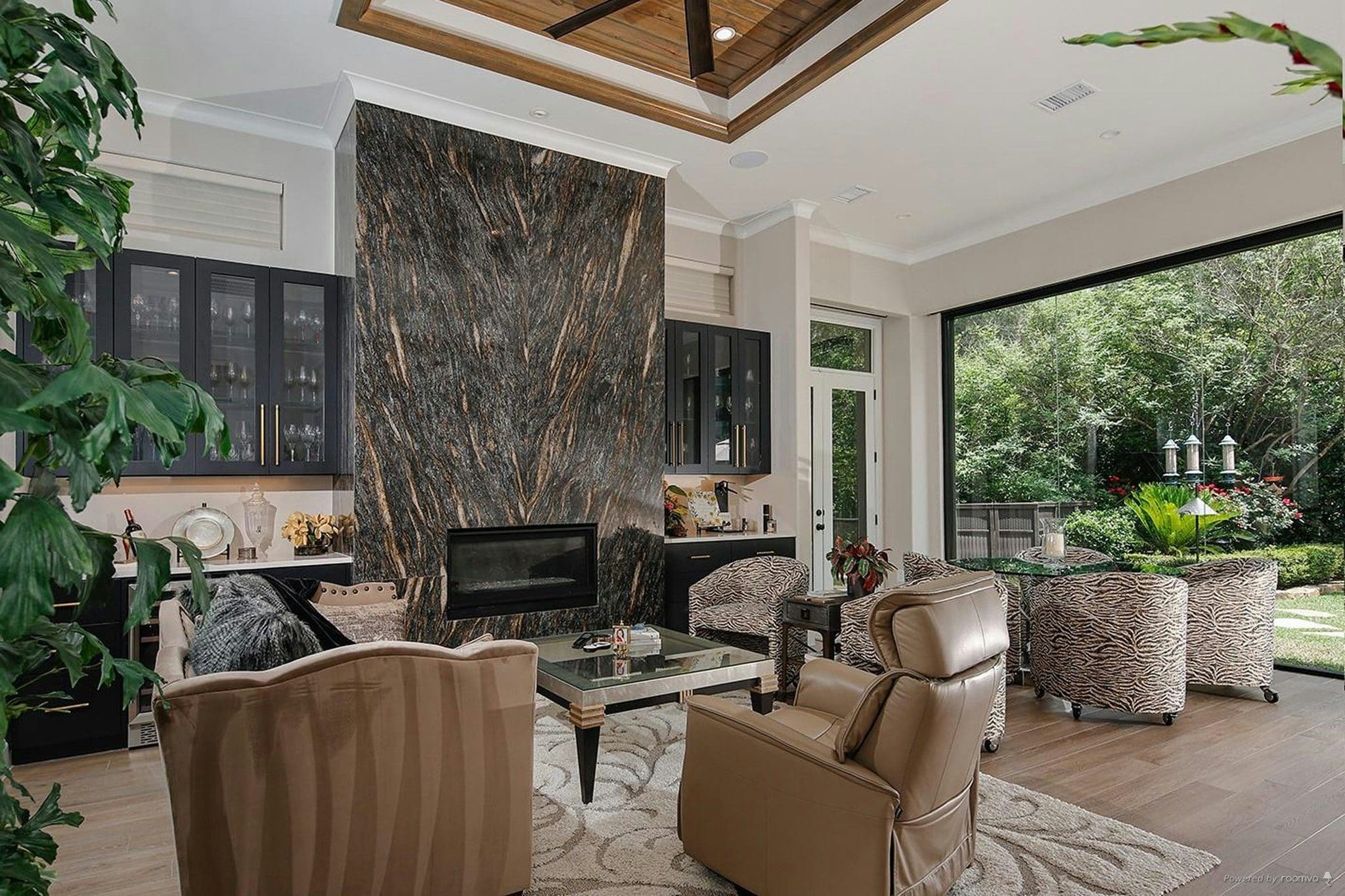 14 N Palmiera glass room