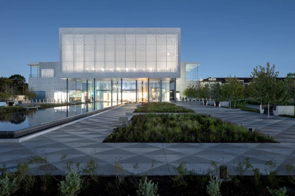The Ismaili Center, Houston; Farshid Moussavi Architecture; Thomas Woltz, Nelson Byrd Woltz Landscape Architects. (Photo by Iwan Baan)