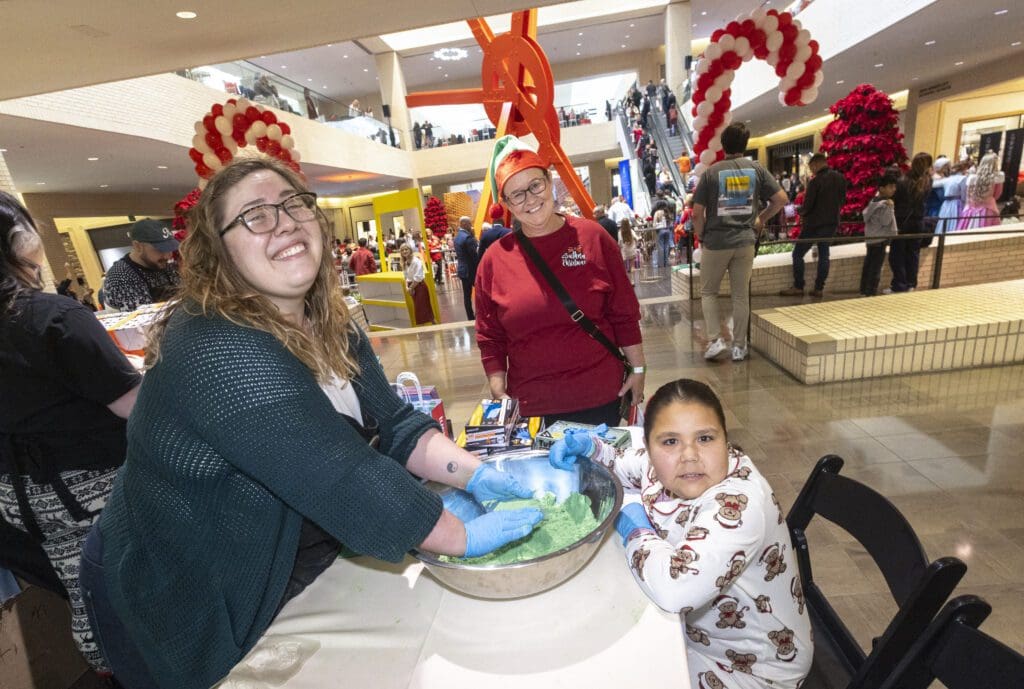 Children’s Health Patient Ambassador Samantha making bath bombs with LUSH staff (Photo by Kim Gleason)