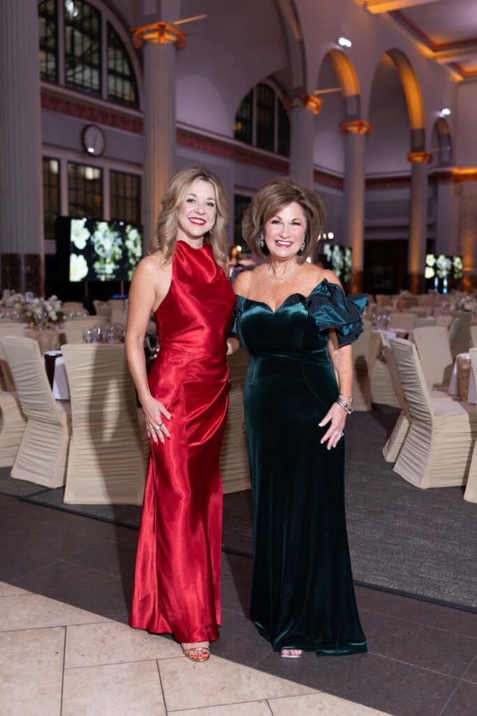 Julie Baker Finck, Lisa Jakel  at the Barbara Bush Houston Literacy Foundation’s Young Professionals gala (Photo by Daniel Ortiz)