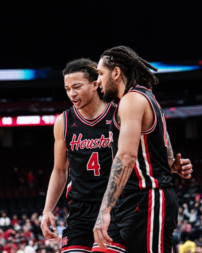 University of Houston freshman point guard Kingston Flemings and Emanuel Sharp used their spacing to pick apart John Calipari's defense. (@UHCougarMBK)