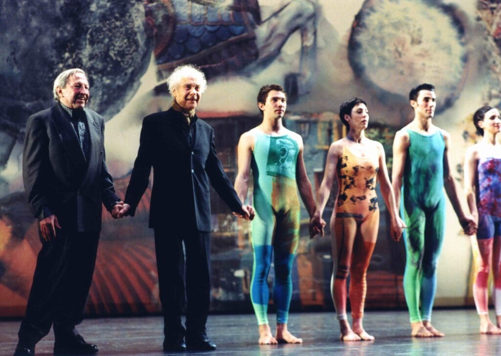 Robert Rauschenberg, Merce Cunningham, Ashley Chen, Cheryl Therrien, Matthew Mohr, and Banu Ogan on stage at the premiere of Cunningham Dance Company’s "Interscape," Eisenhower Theater, John F. Kennedy Center for the Performing Arts, Washington, D.C., 2000. Costumes and set design by Rauschenberg. (Robert Rauschenberg Foundation Archives, New York. Photo by Ed Chappell.)