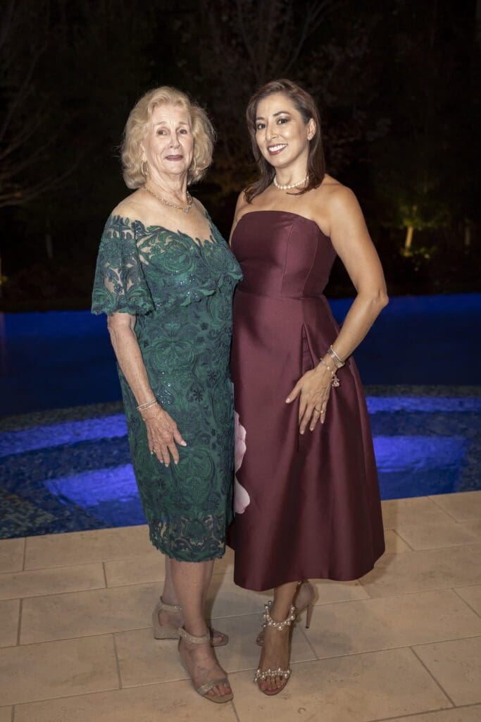 Jeanne Lewis, Elizabeth Smith (Photo by Thomas Garza)