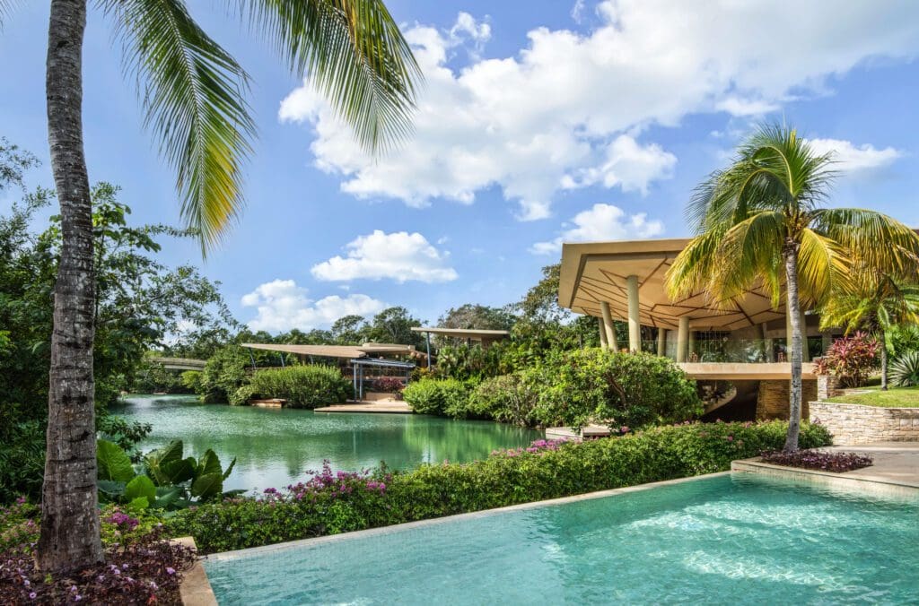 The open-air lobby of Rosewood Mayakoba (Photo by Rosewood Mayakoba)