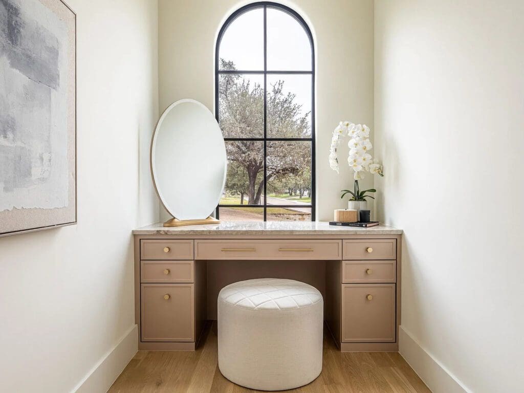 Built-in vanity (Photo by Compass RE Texas, LLC)