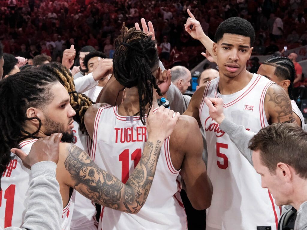 Kelvin Sampson's University of Houston team is a together group. (Photo by F. Carter Smith)