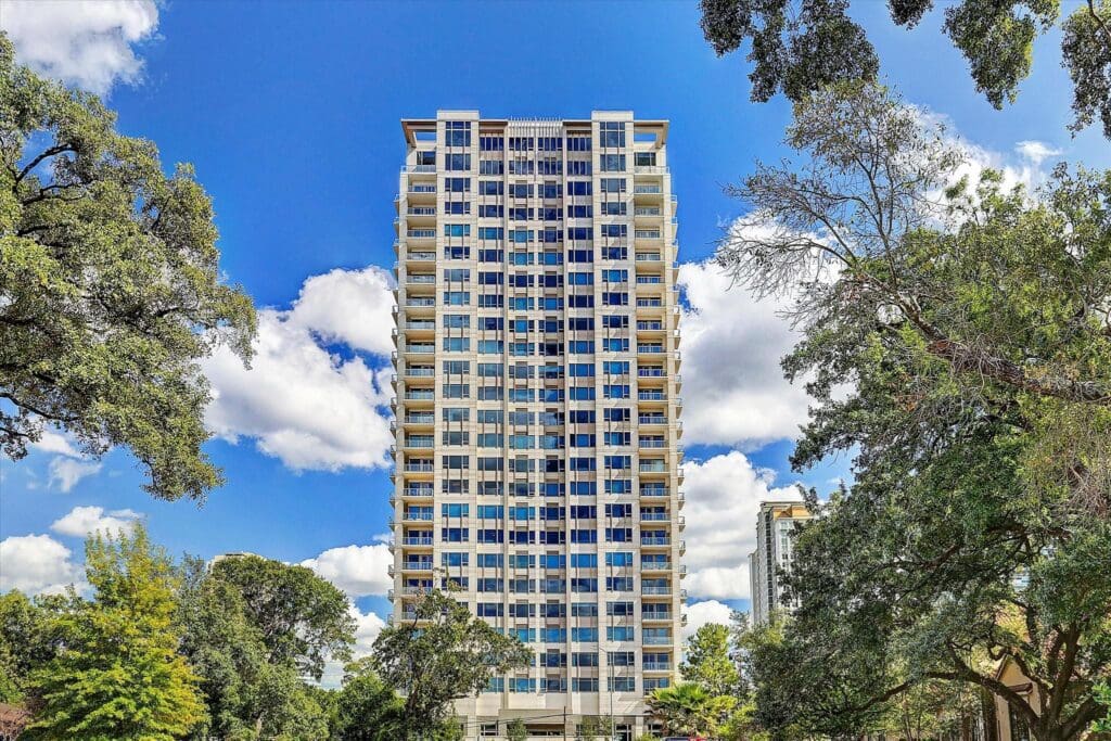 A refined architectural presence set among Houston’s most prestigious skyline, blending privacy with unparalleled location.