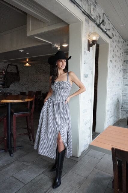 Feminine silhouettes meet Western flair during Houston Rodeo season. (Photo courtesy Pell 1990)