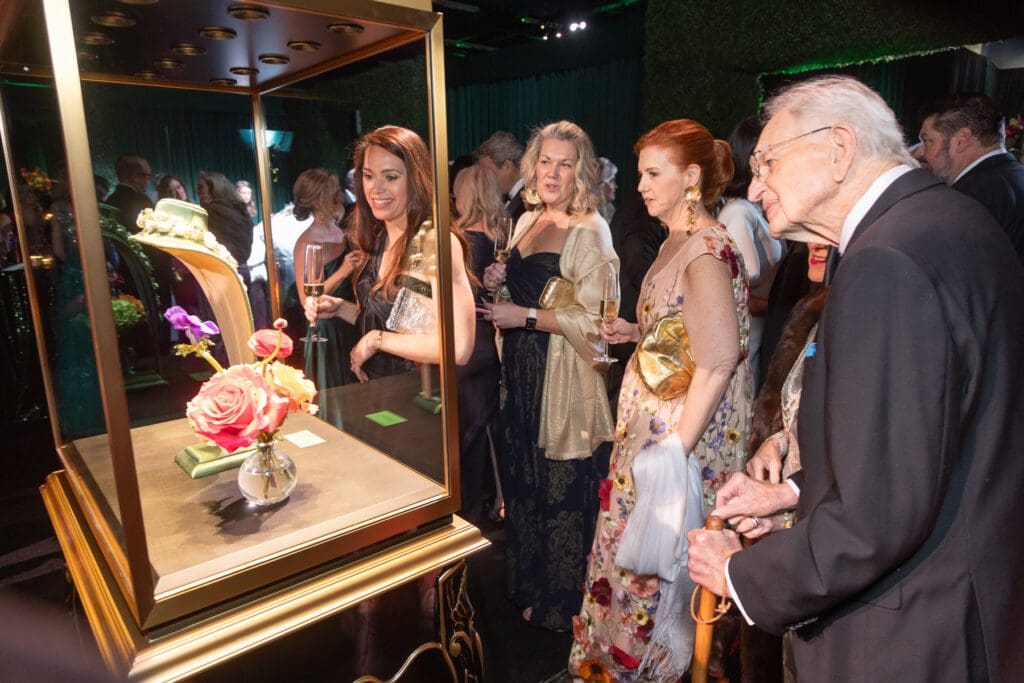 Katherine Broyles and JJ Saltsman admire Margot McKinney jewels. (Photo by Derek Gower)
