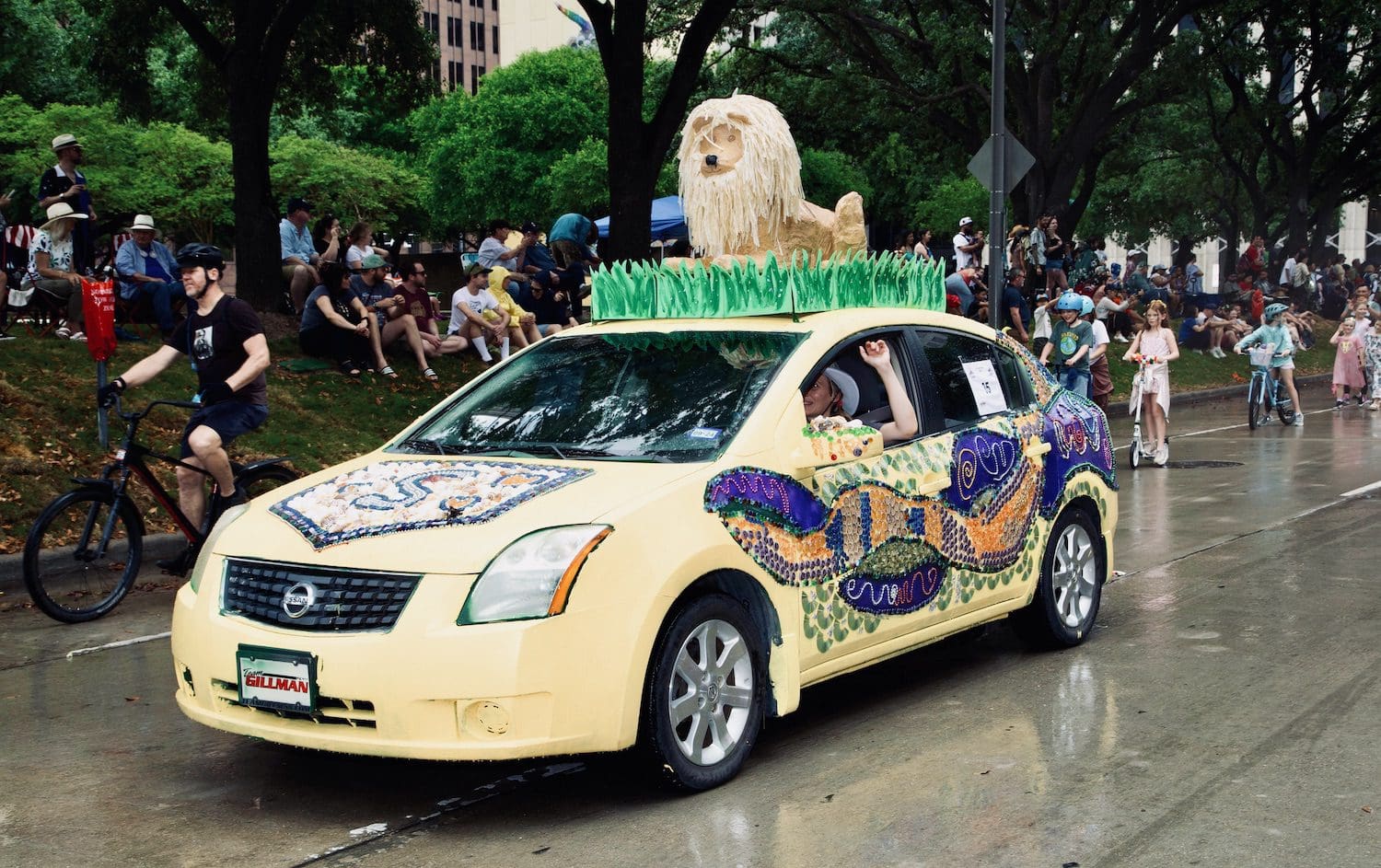 “Welcome to the Lion’s Den” by Nicole Witt and the Shearn Art Club of Shearn Elementary School at the Orange Show’s 39th Annual Art Car Parade. (Photo by Mike Herrera)