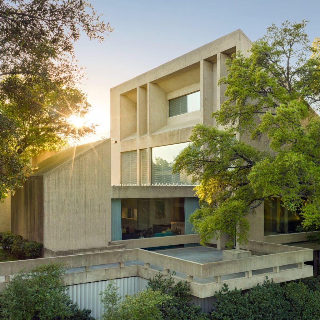 The home’s striking exterior showcases interlocking geometric forms, a hallmark of I. M. Pei’s architectural vision. (Photograph by JA2)