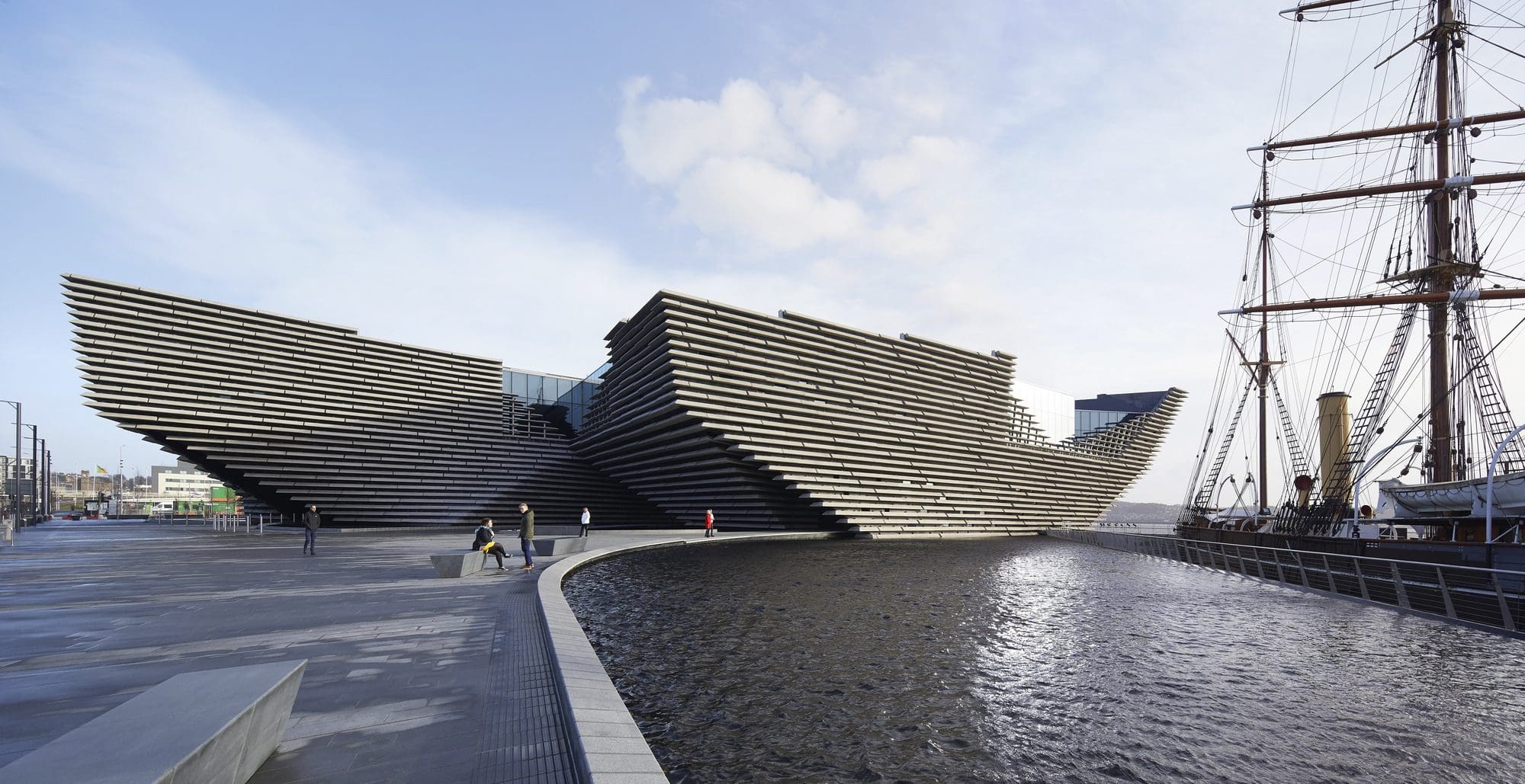 V_A_Dundee_Scotland_Hufton_Crow_027