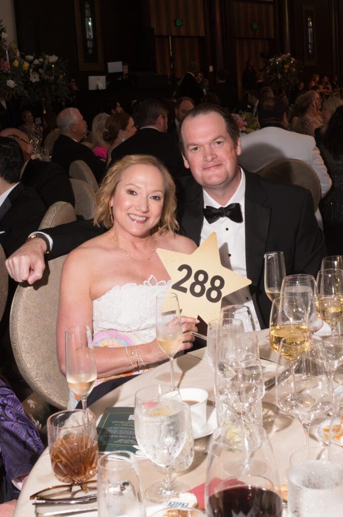 Winning bidders Migon & Steve Gill at the Make-A-Wish Wish Ball (Photo by Daniel Ortiz)