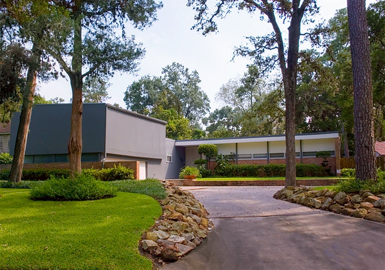 Evelyn Fink and Morris G. Rosenthal House, 1953, Bolton & Barnstone, 4506 North Roseneath Drive, Houston. (Courtesy Benjamin Hill)