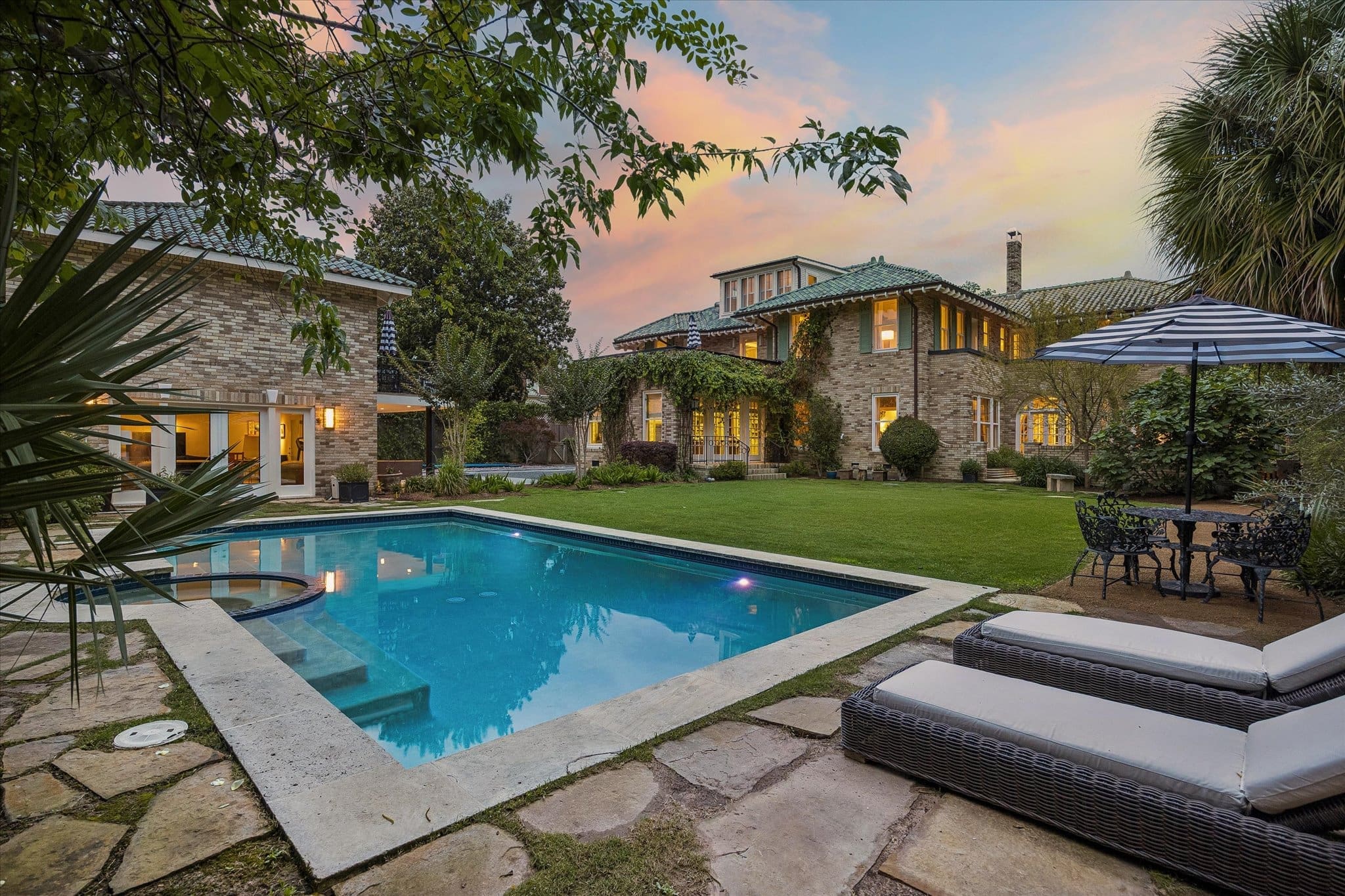 15 Courtlandt Place (Photo by Tk Images)