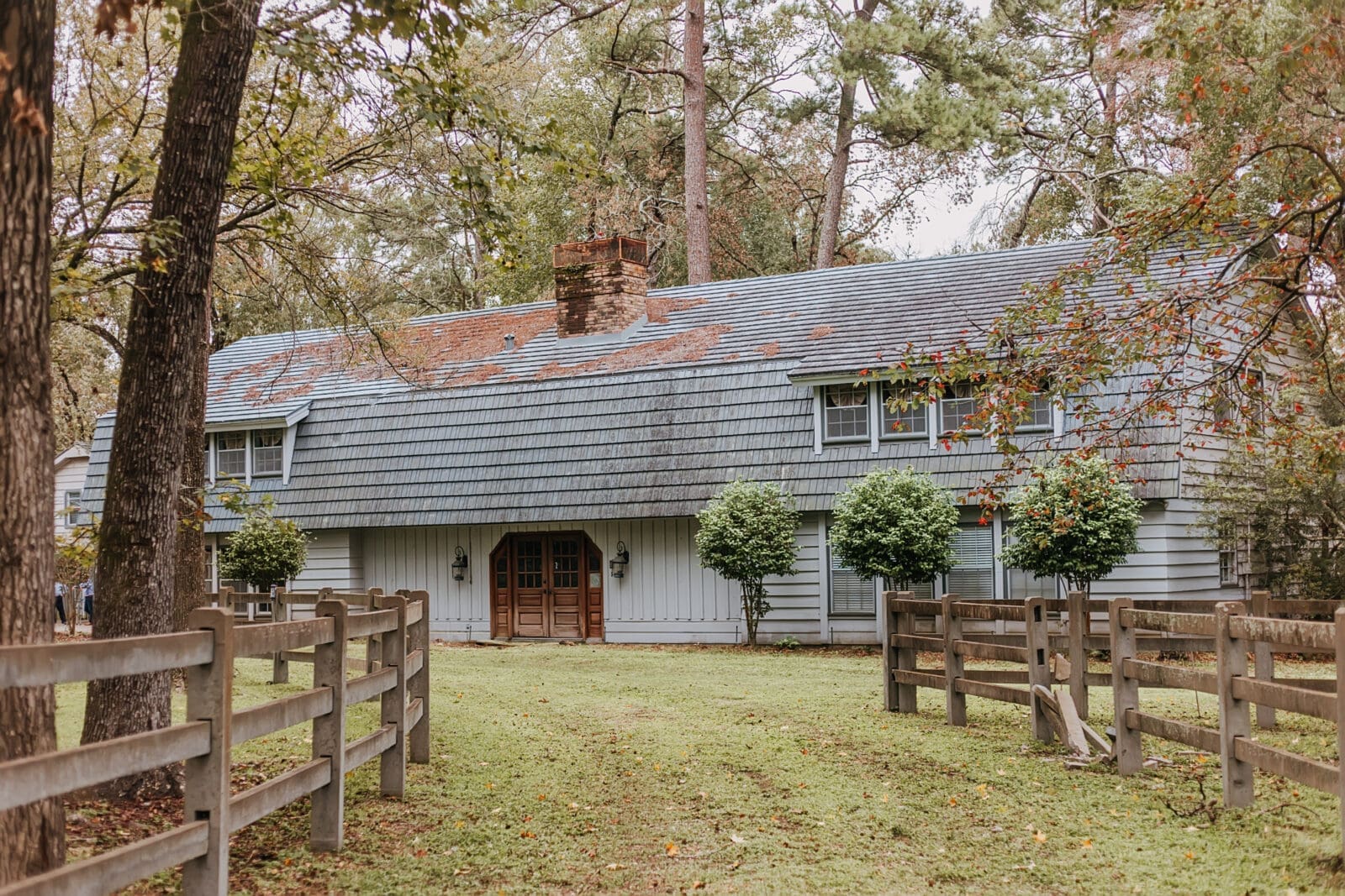The original house on the 10 acres that the Kovars bought for Blue Magnolia. (Photo courtesy of Angela Kovar)