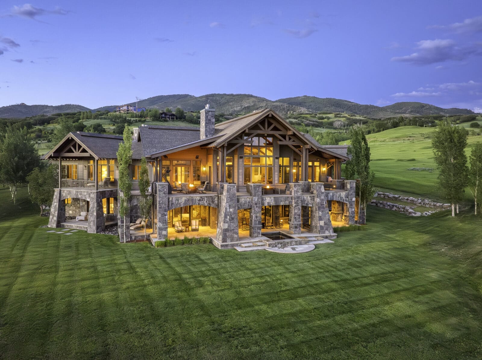 The Acanthus Estate is offered off-market at $12.99 million. This modern mountain home was designed by architect Bill Rangitsch with interiors by Nancy Jeffrey of Studio2Eleven and is perched directly above the 10th fairway on just over nine acres.